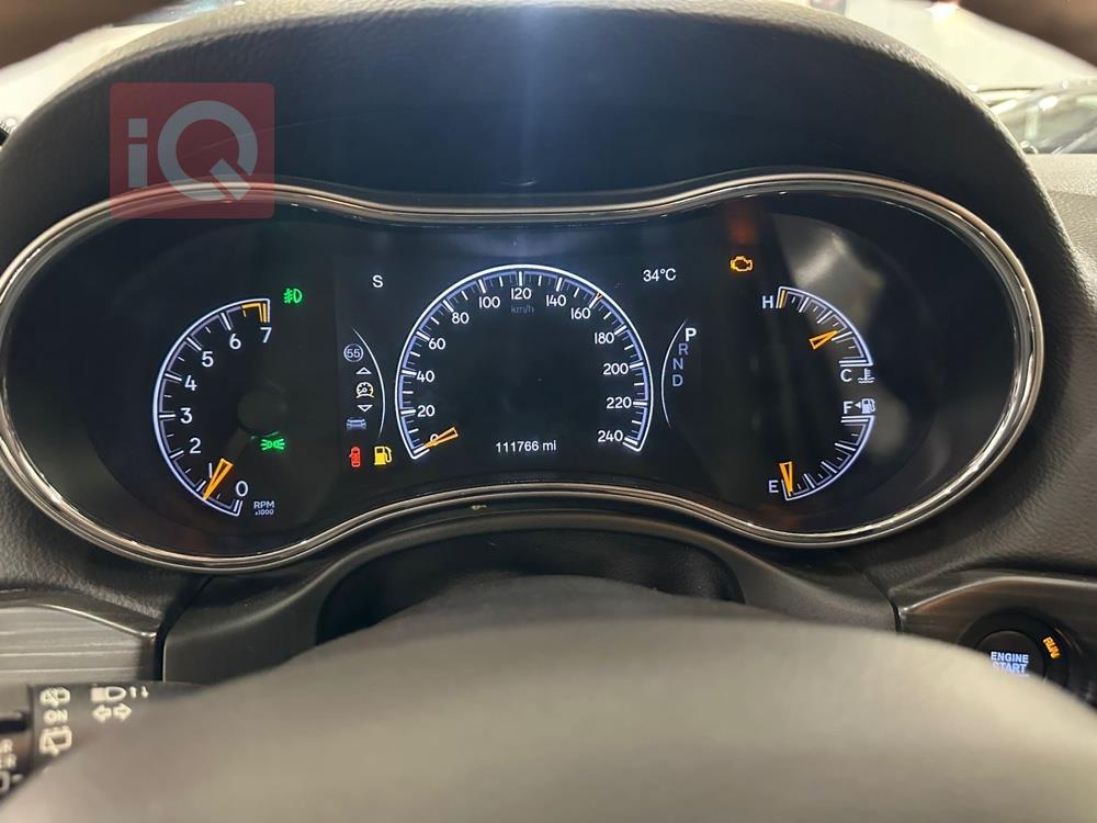 جیپ گراند شیرۆکی